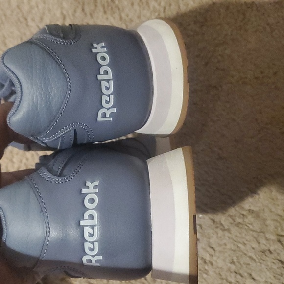 Comfy Reebok - Picture 4 of 4